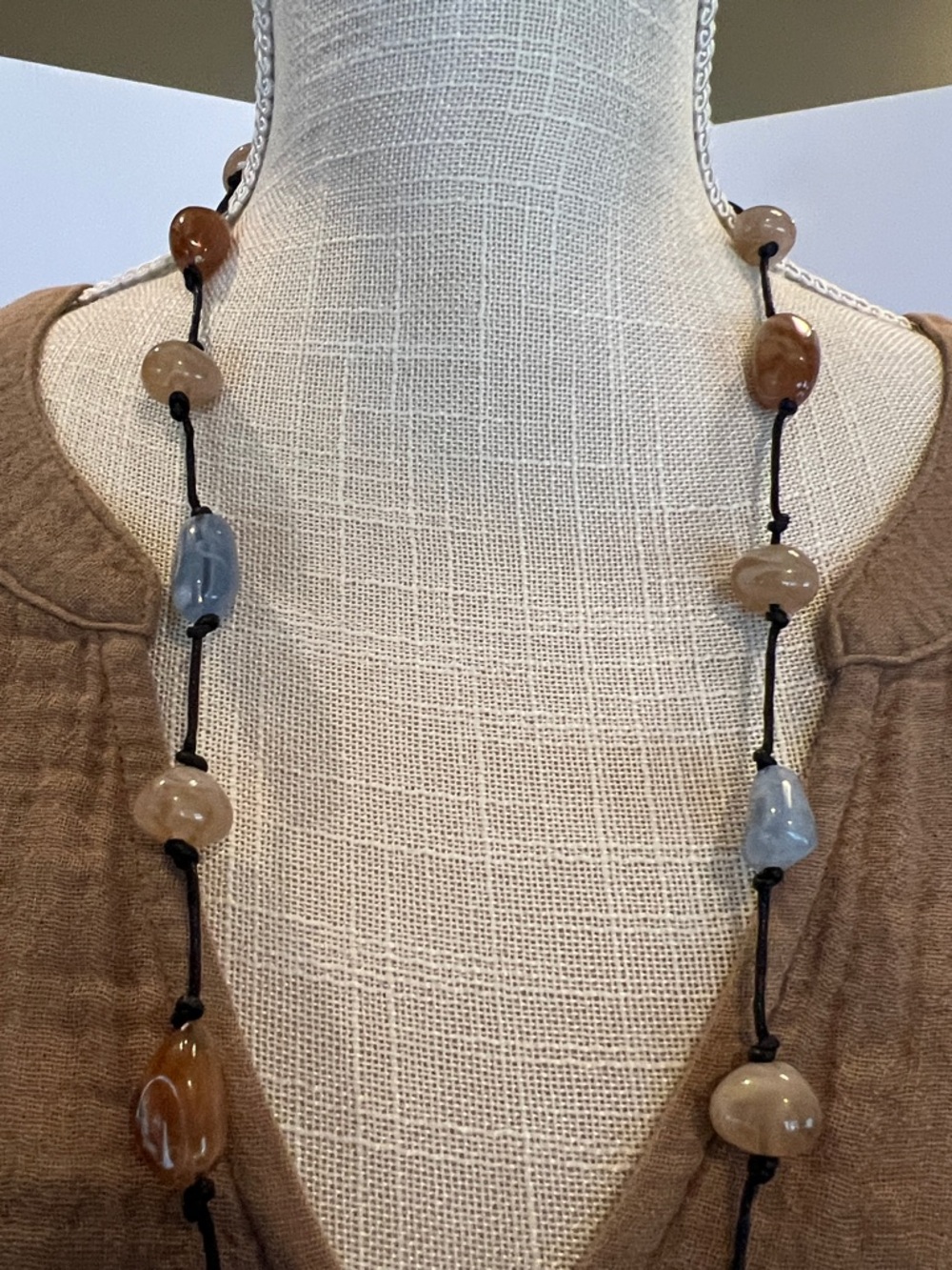 Long Beaded Flower Pendant Necklace - Picture 3 of 4
